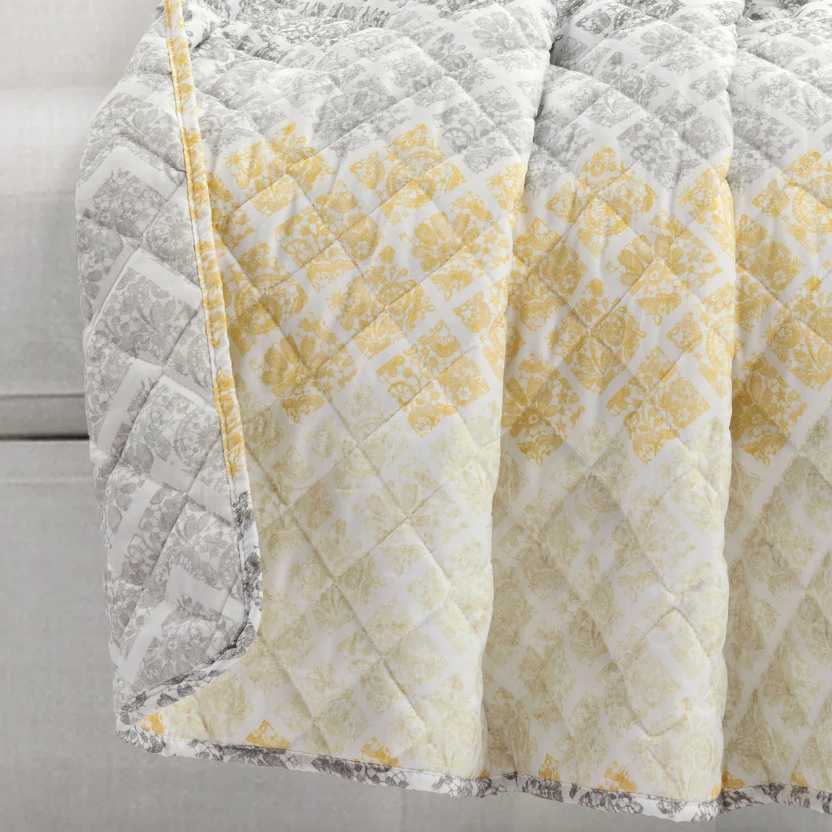 Lush Decor Medallion Ombre Reversible Throw Blanket